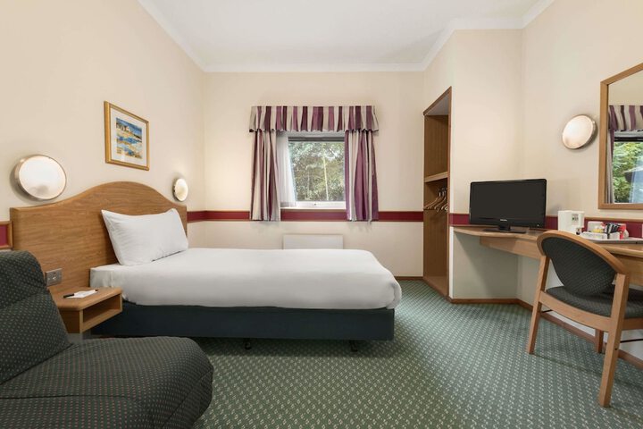 Room 7 of 19