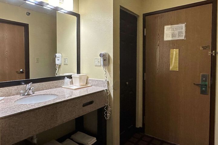 Room 15 of 30