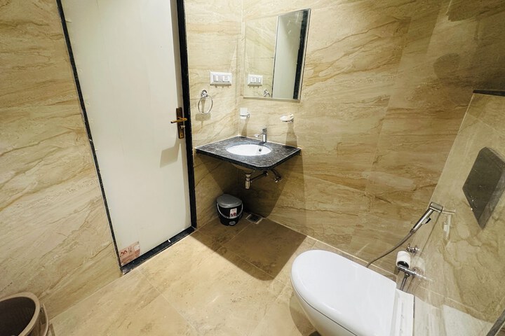 Room 50 of 74