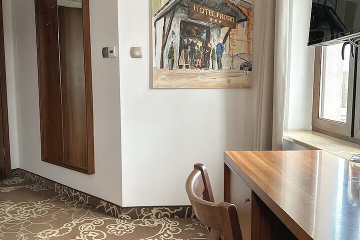 Room 32 of 60