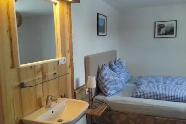 Room 8 of 13