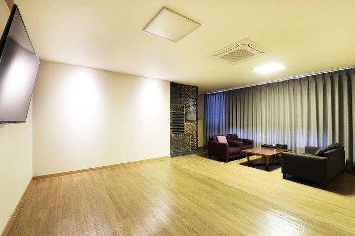 Room 46 of 90
