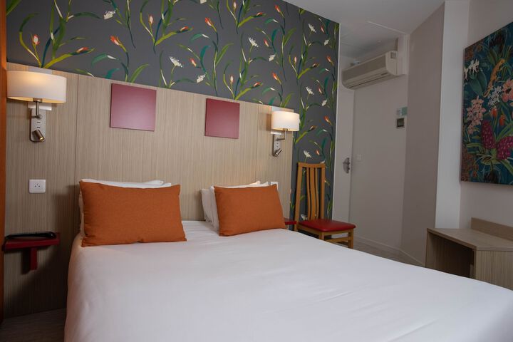 Room 13 of 50