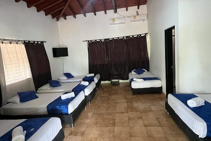 Room 4 of 32