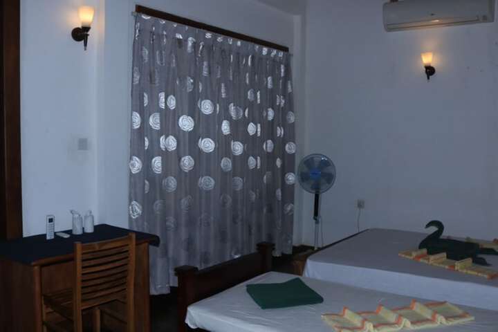 Room 4 of 31