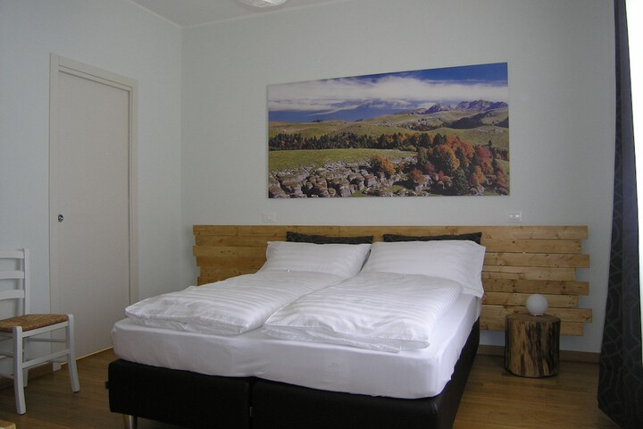 Room 2 of 25