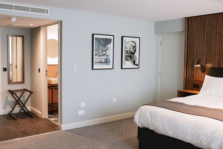 Room 11 of 93