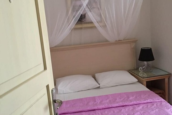 Room 16 of 96