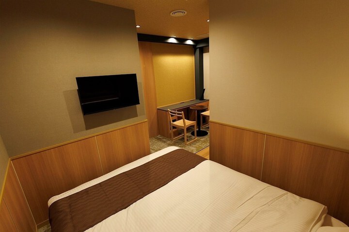 Room 18 of 38