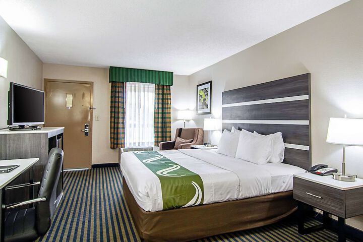 1 King Bed (9 of 14)