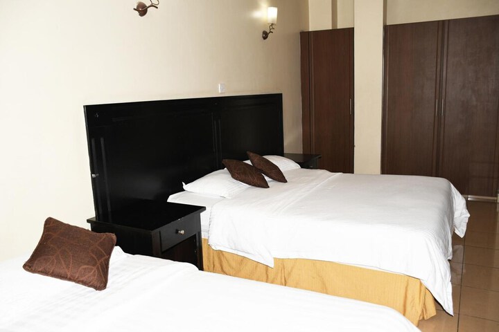 Room 10 of 25
