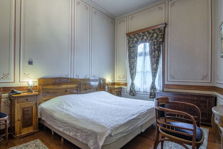 Room 18 of 79