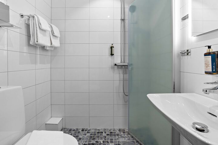 Room 44 of 68