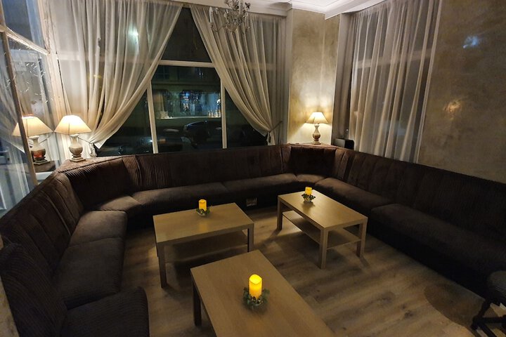 Lounge 31 of 36