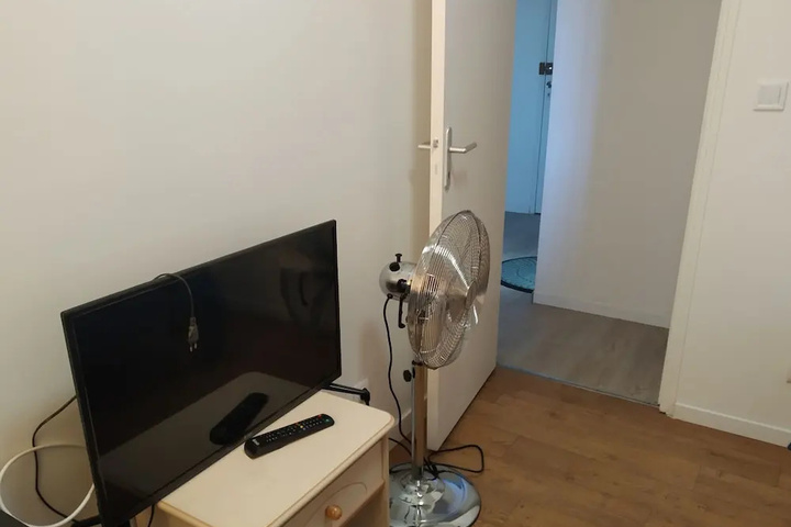 Room 4 of 12