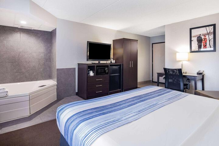 1 King Bed (12 of 17)
