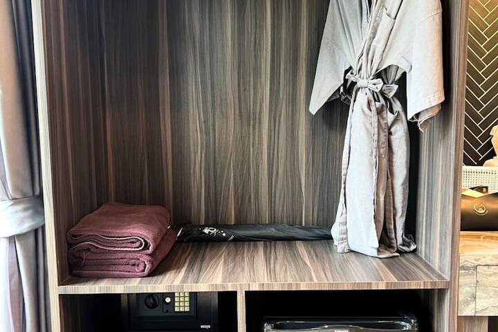 Room 76 of 255