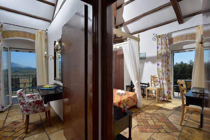 Room 11 of 37