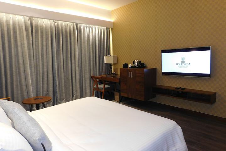 Room 3 of 99