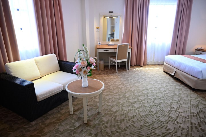 Room 27 of 46