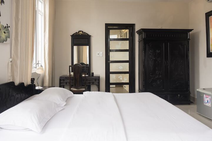 Room 12 of 48