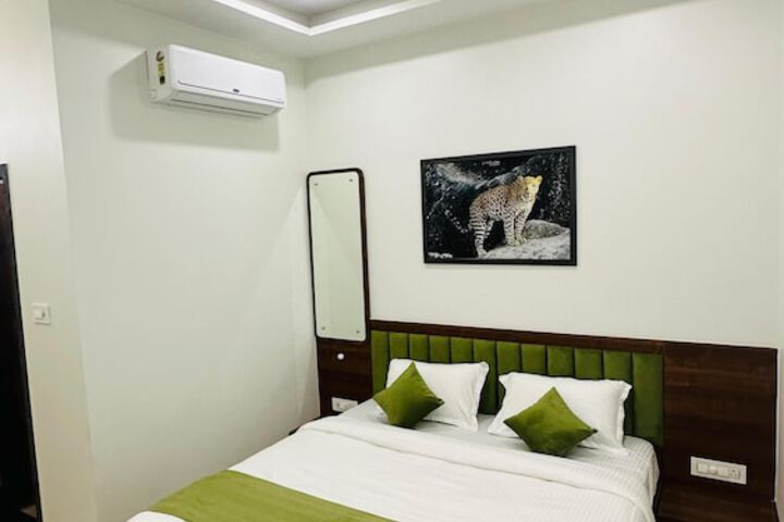 Room 16 of 43
