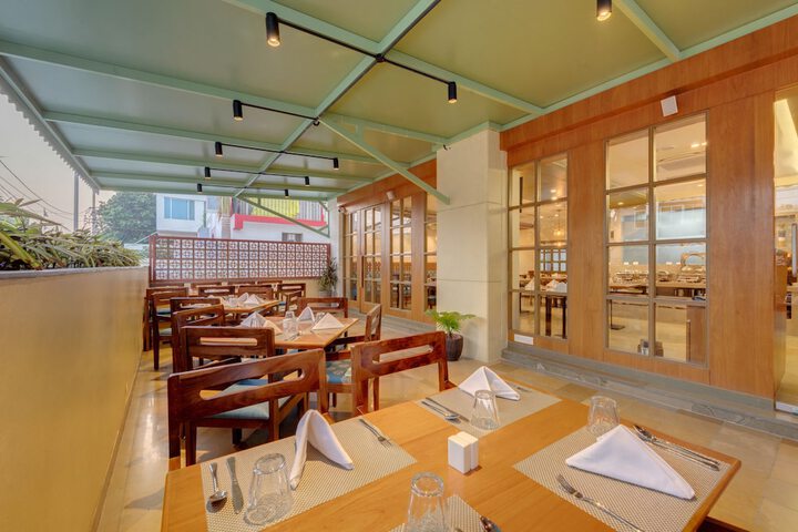 Dining 18 of 19