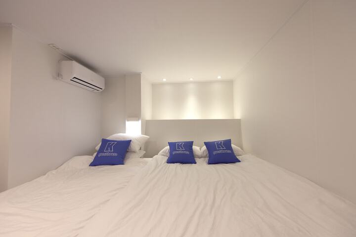 Room 26 of 43