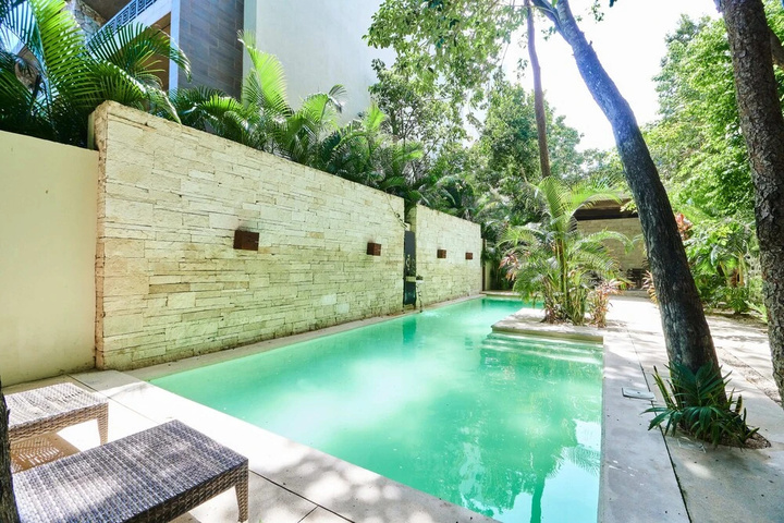 Pool 13 of 19