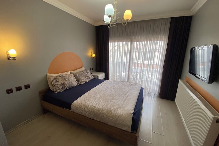Room 2 of 43