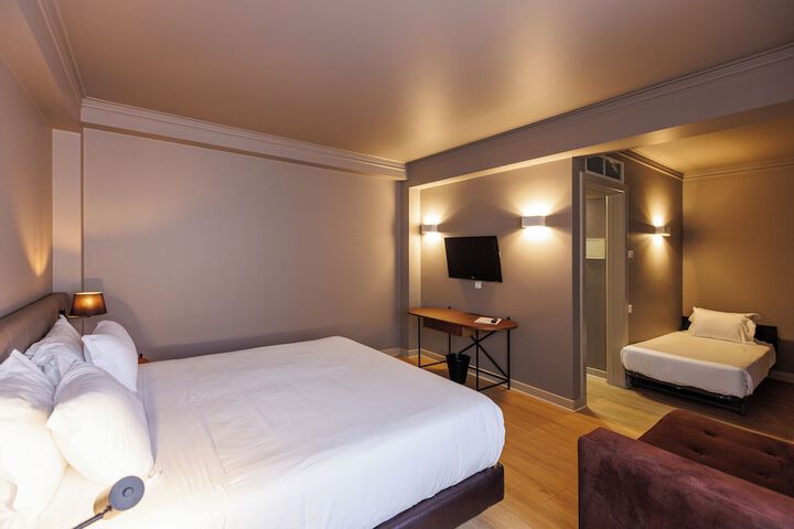 Room 34 of 89