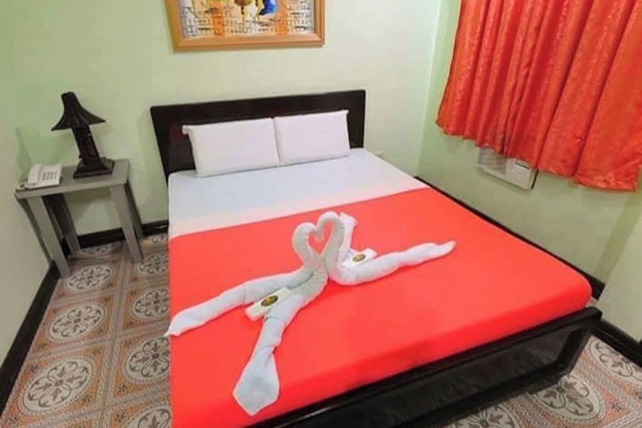 Room 12 of 28