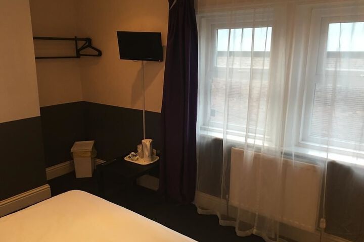 Room 2 of 5