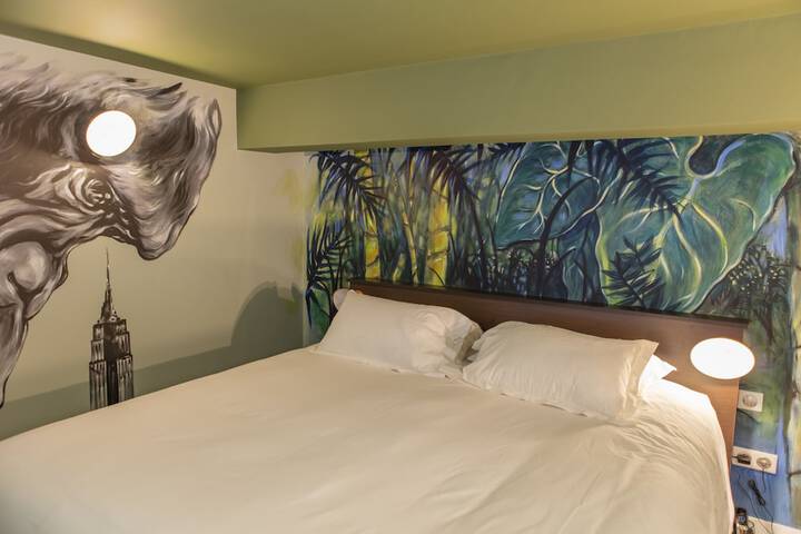 Room 16 of 76