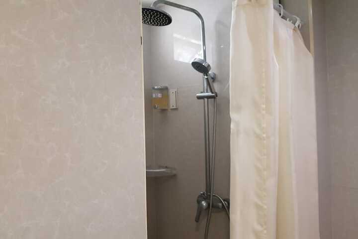 Room 32 of 49