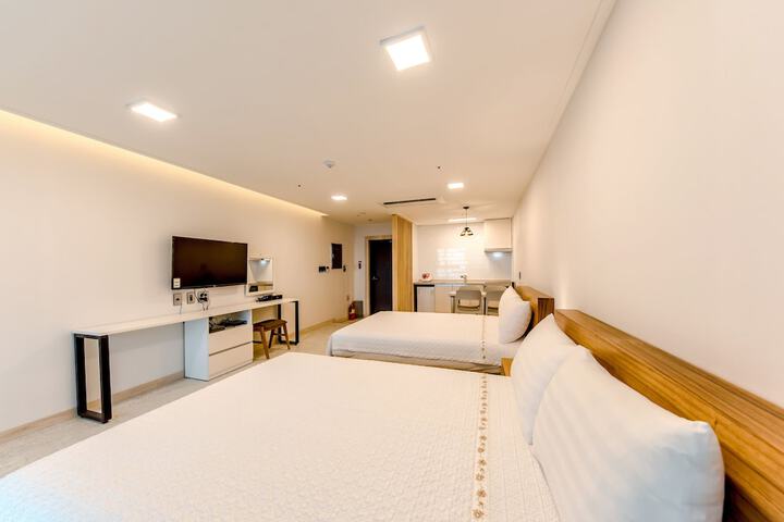 Room 28 of 173