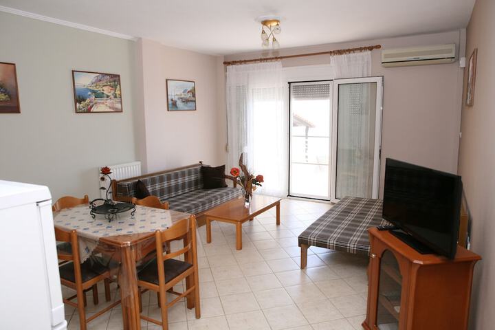 Room 9 of 35