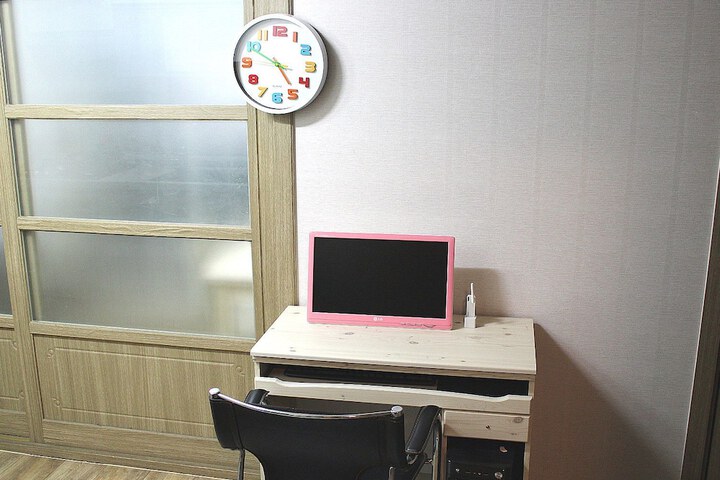 Business Center 27 of 29