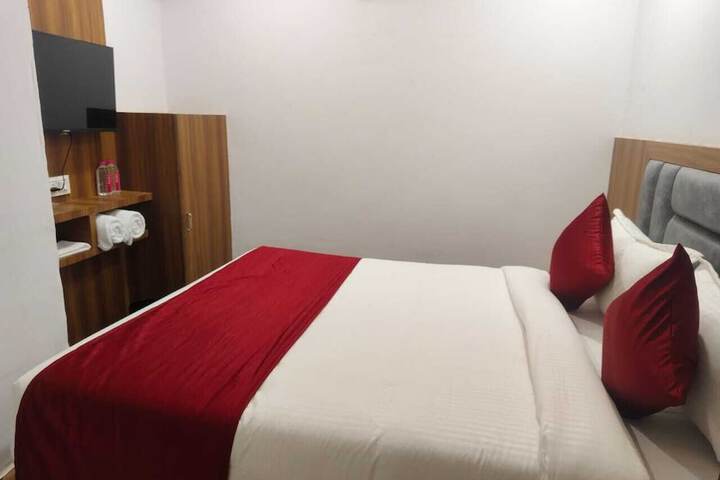 Room 8 of 28