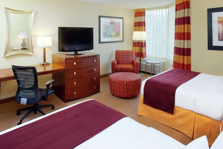 2 Queen Beds (2 of 11)