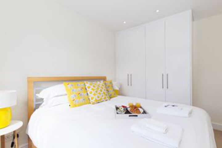 Room 9 of 18