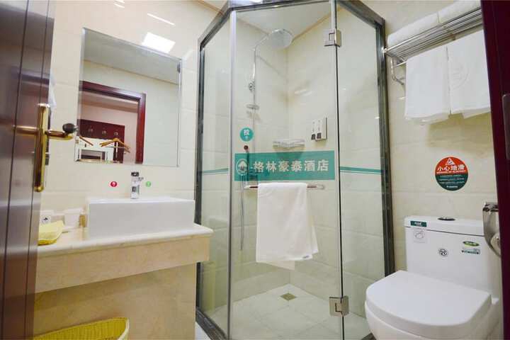 Room 10 of 40