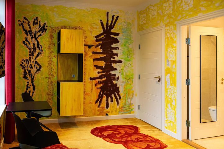Room 32 of 53