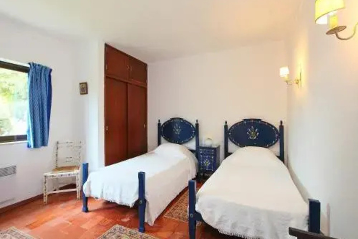 Room 2 of 11
