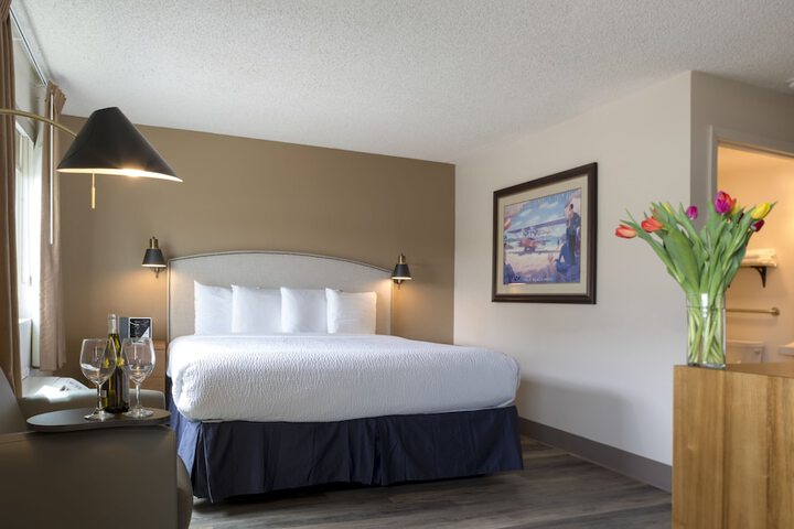 Pod Pacific Queen Bed (4 of 10)