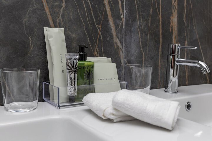 Room 63 of 118