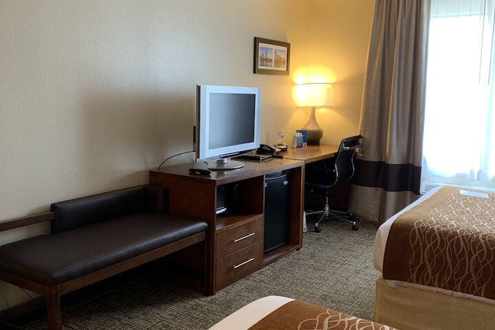 2 Queen Beds (5 of 8)
