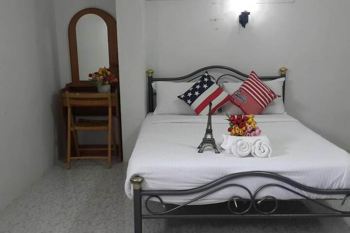Room 9 of 10