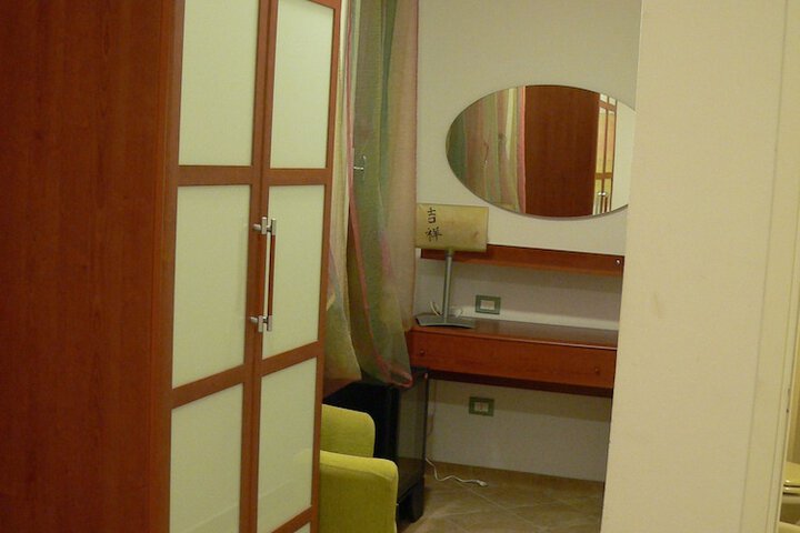 Room 27 of 64