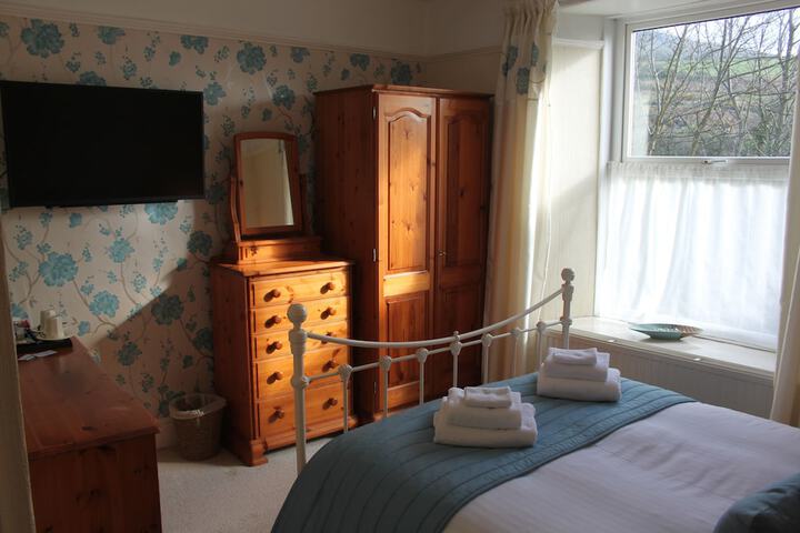 Room 33 of 50